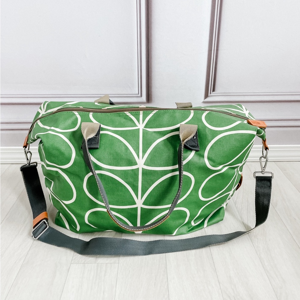 Green and White Patterned Tote Bag